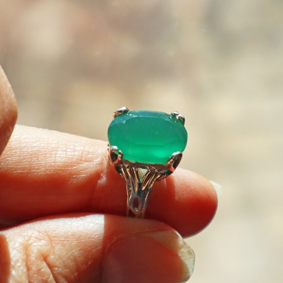 Handcrafted Natural 6.28 ct. Chalcedony Solitaire Ring Appraised - Picture 3 of 9